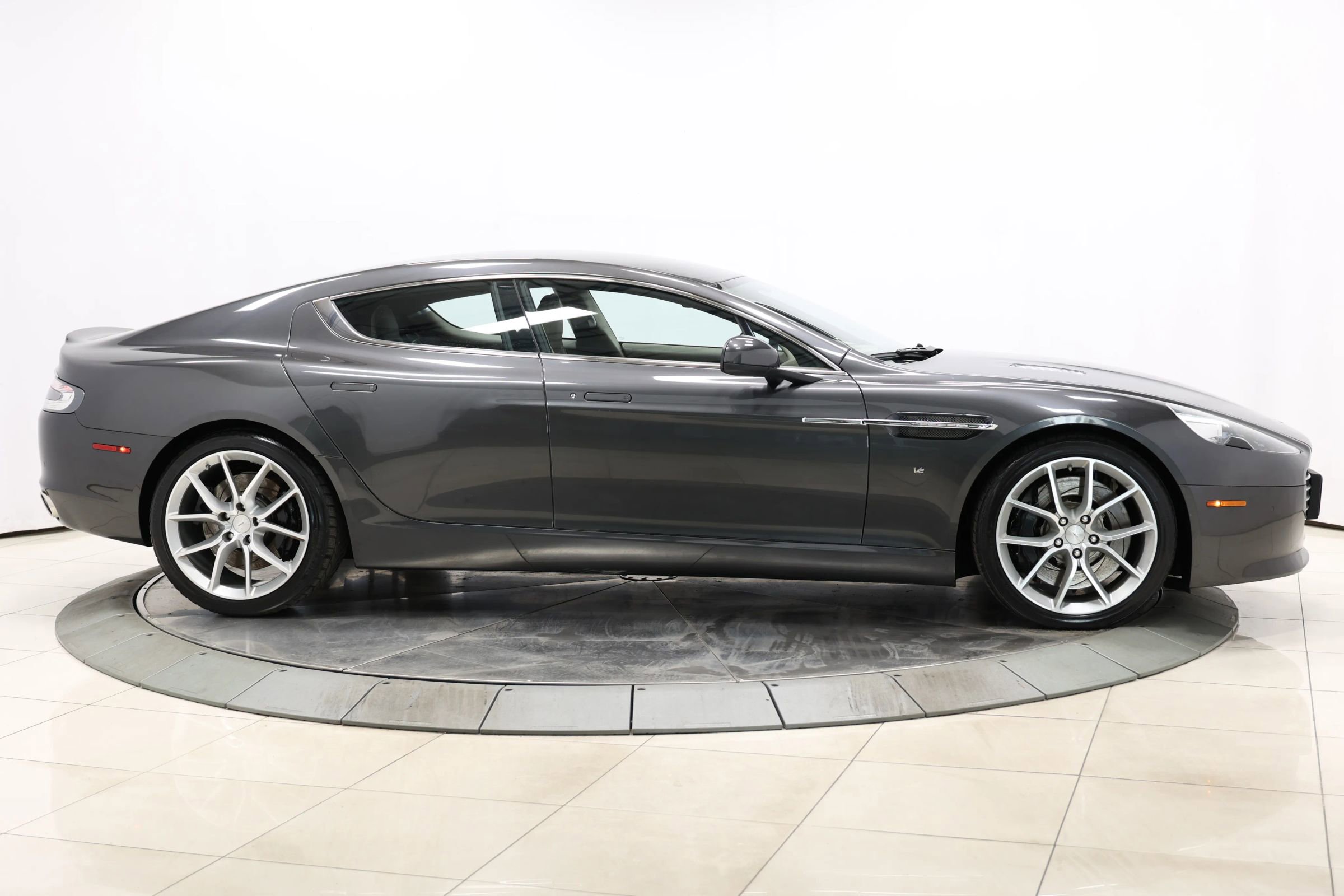 Used 2017 Aston Martin Rapide S image 51