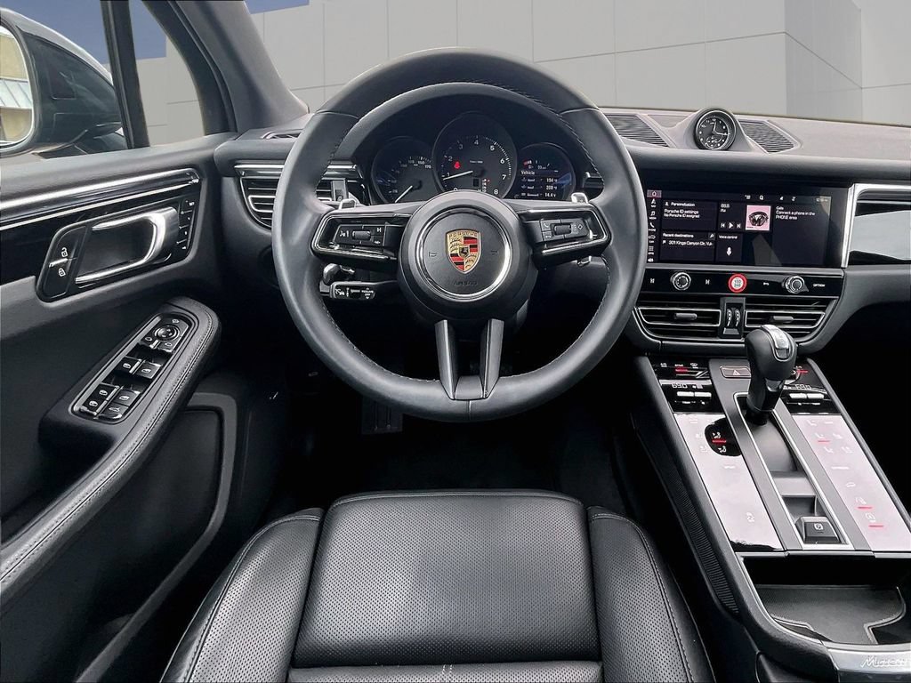 Certified 2025 Porsche Macan AWD/4WD image 13