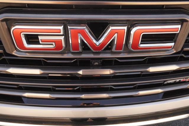 Used 2025 GMC Yukon AT4 Ultimate w/ LPO, Floor Liner Package AWD/4WD image 46