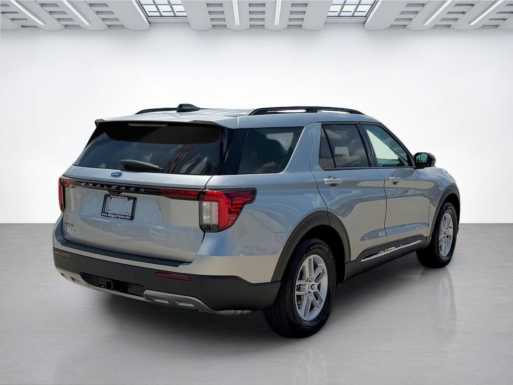 Used 2025 Ford Explorer Active w/ Active Comfort Package RWD image 3