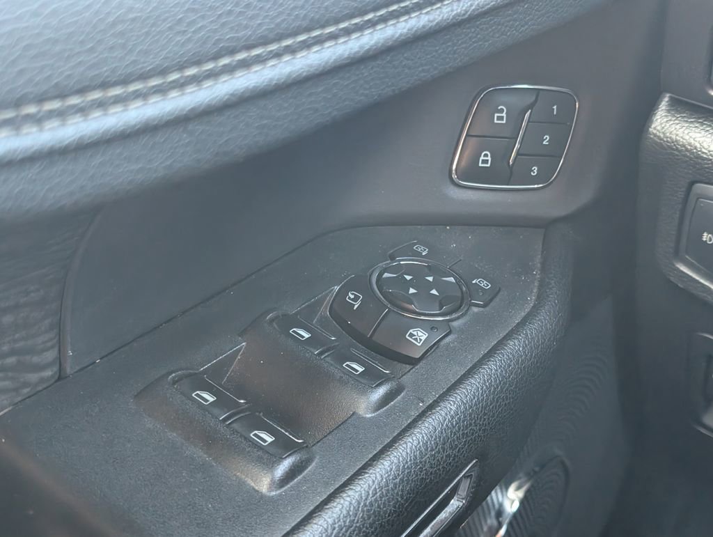 Used 2021 Ford Expedition Limited image 13