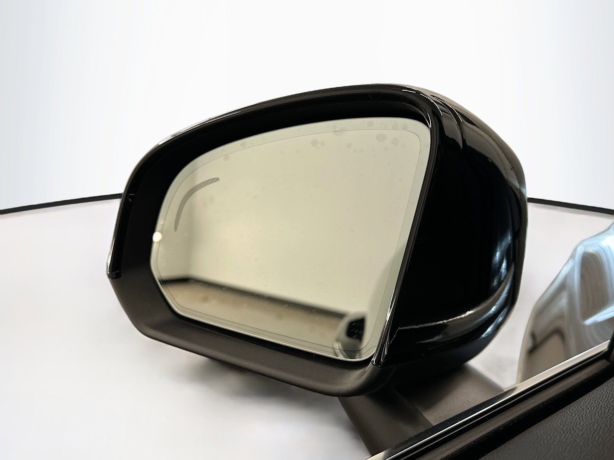 Used 2023 Volvo XC40 B5 Ultimate image 16