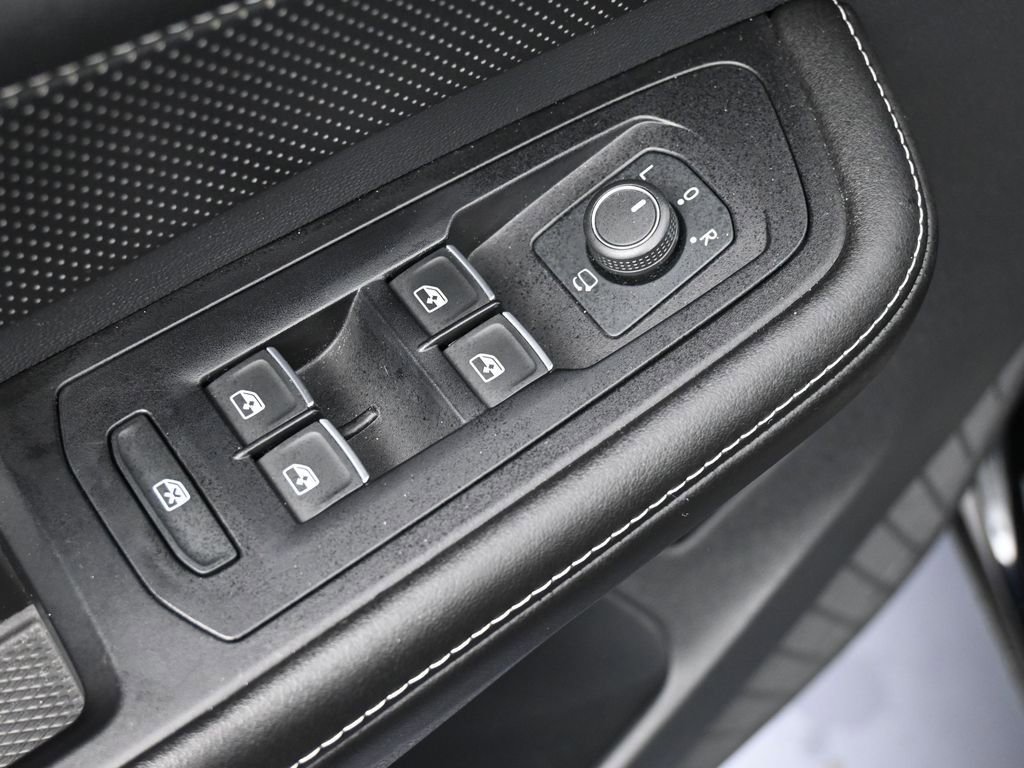 Used 2024 Volkswagen Atlas Cross Sport SEL Premium R-Line image 19