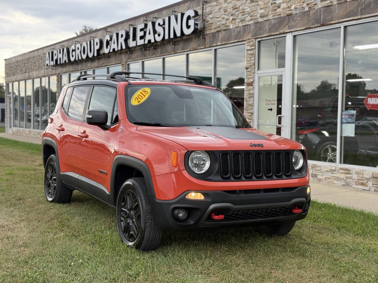 Used 2018 Jeep Renegade Trailhawk image 2