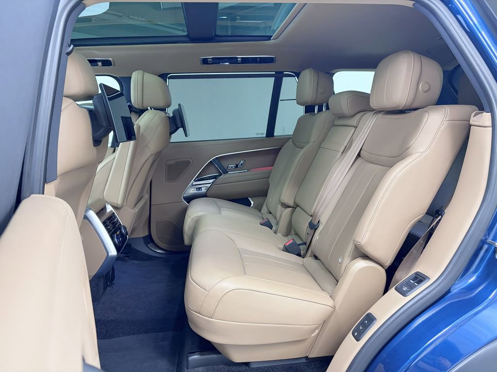 Used 2024 Land Rover Range Rover Long Wheelbase SE AWD/4WD image 16