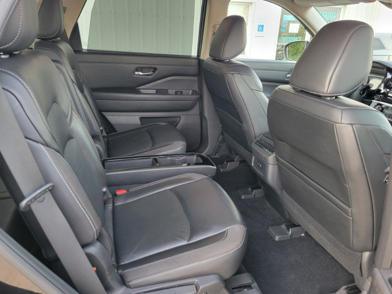 Used 2022 Nissan Pathfinder SL w/ SL Premium Package FWD image 26