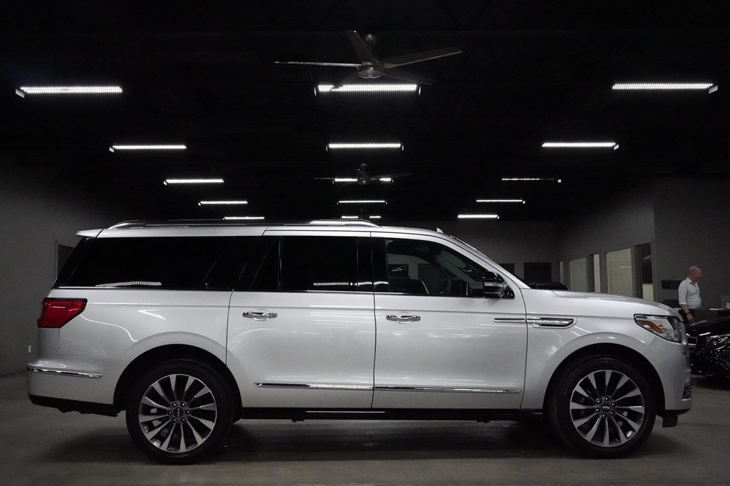 Used 2019 Lincoln Navigator L Select RWD image 6