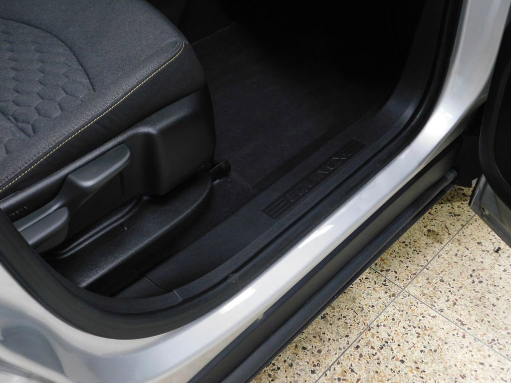 Used 2020 Chevrolet Equinox LT image 91