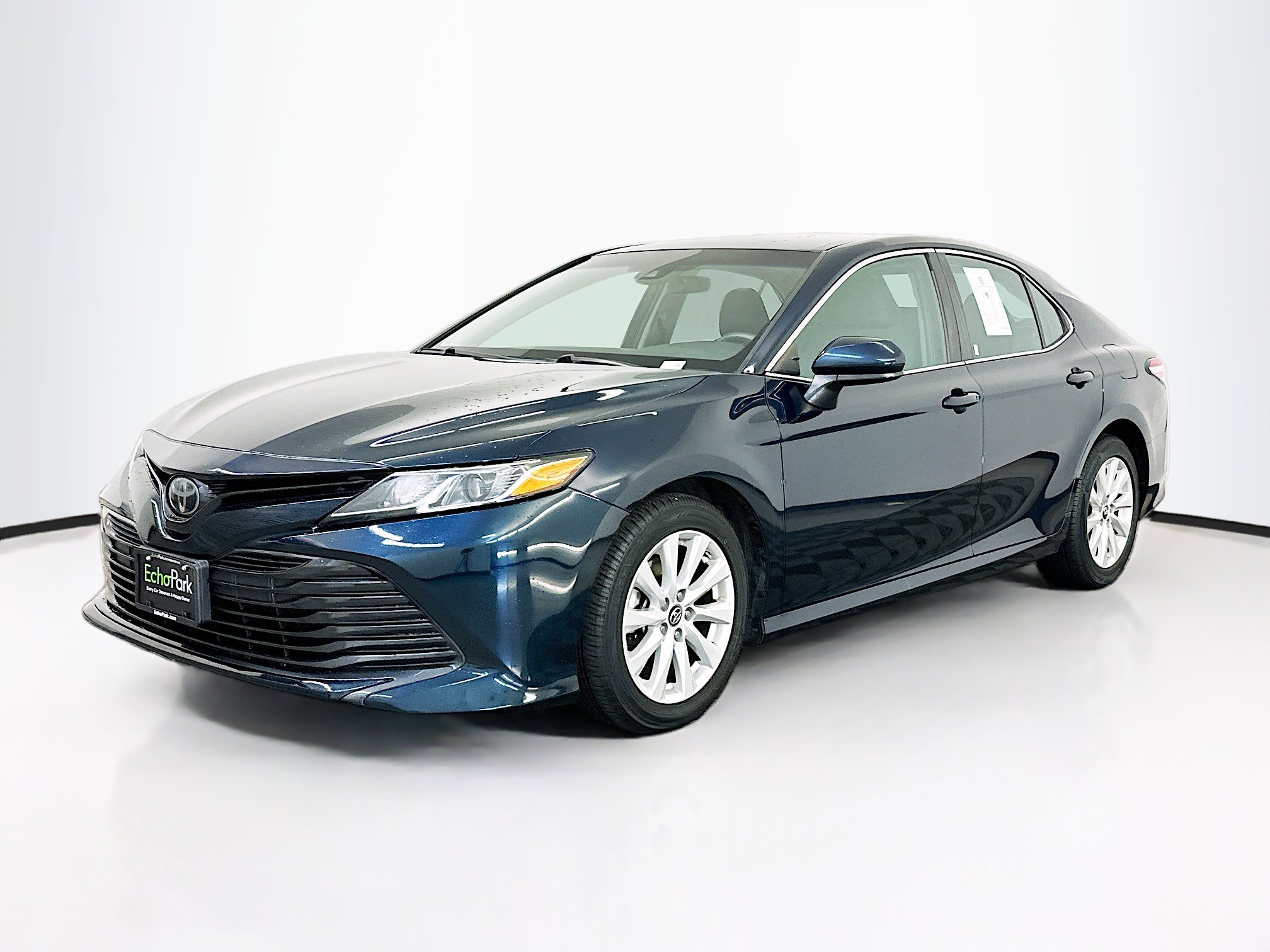 Used 2019 Toyota Camry LE image 3