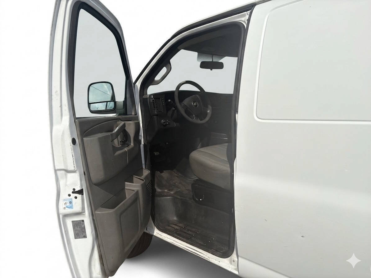 Used 2016 Chevrolet Express 3500 RWD image 10