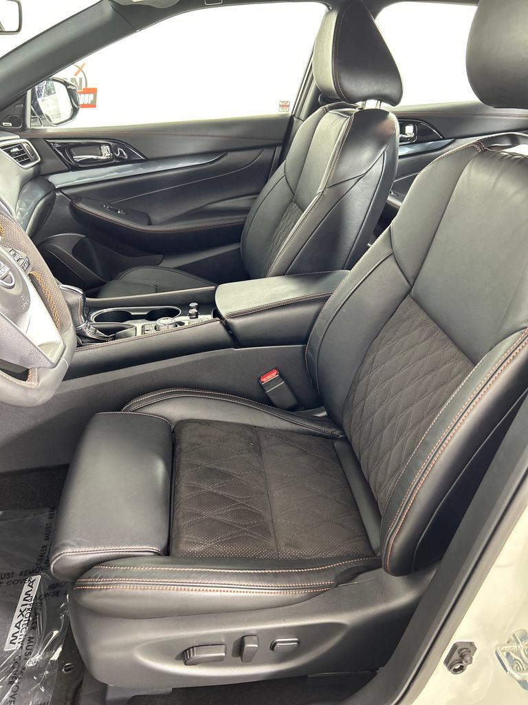 Used 2023 Nissan Maxima SR w/ Sport Mat Group FWD image 12