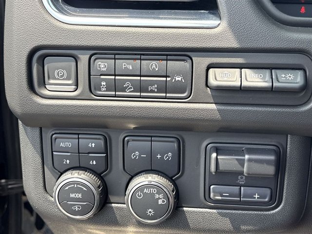 Certified 2023 Chevrolet Suburban High Country w/ Advanced Technology Package AWD/4WD image 17
