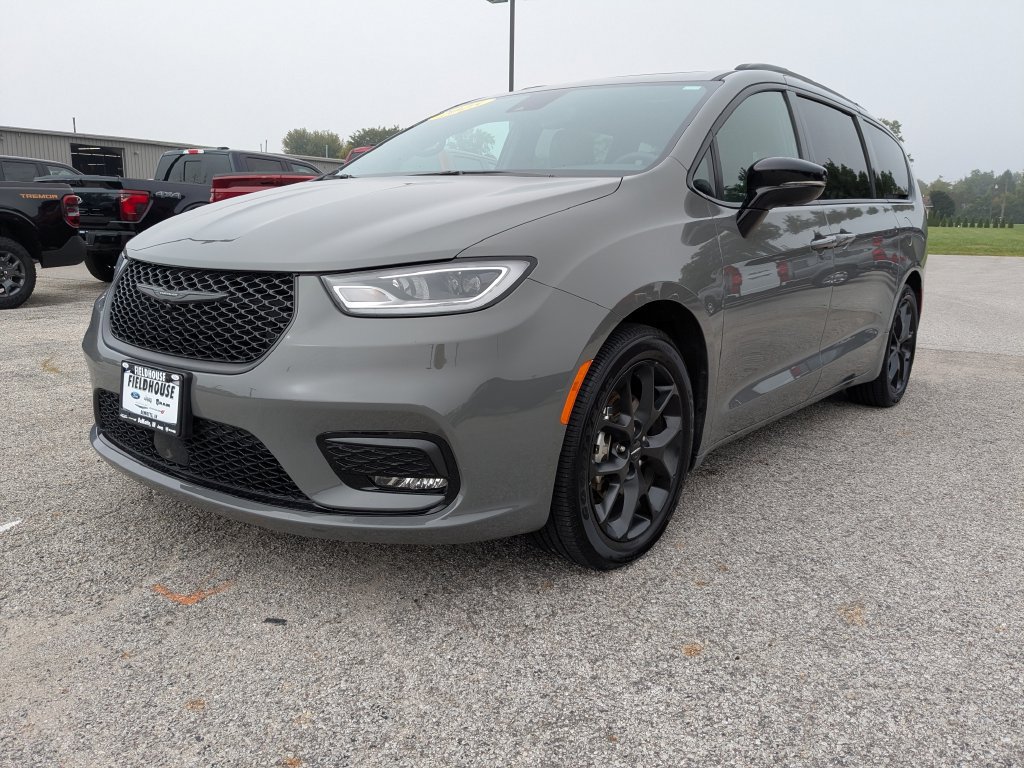 Used 2025 Chrysler Pacifica Limited FWD image 1
