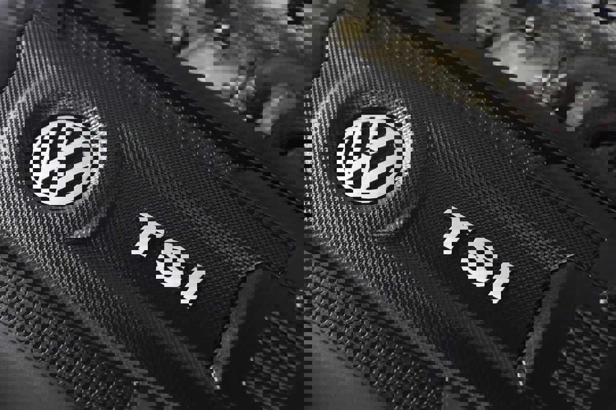 Used 2017 Volkswagen Golf Wolfsburg Edition image 18