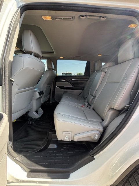 Used 2017 Toyota Highlander Limited image 11