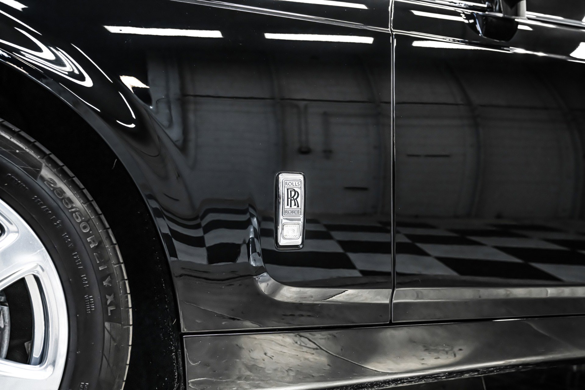 Used 2013 Rolls-Royce Phantom Sedan image 36