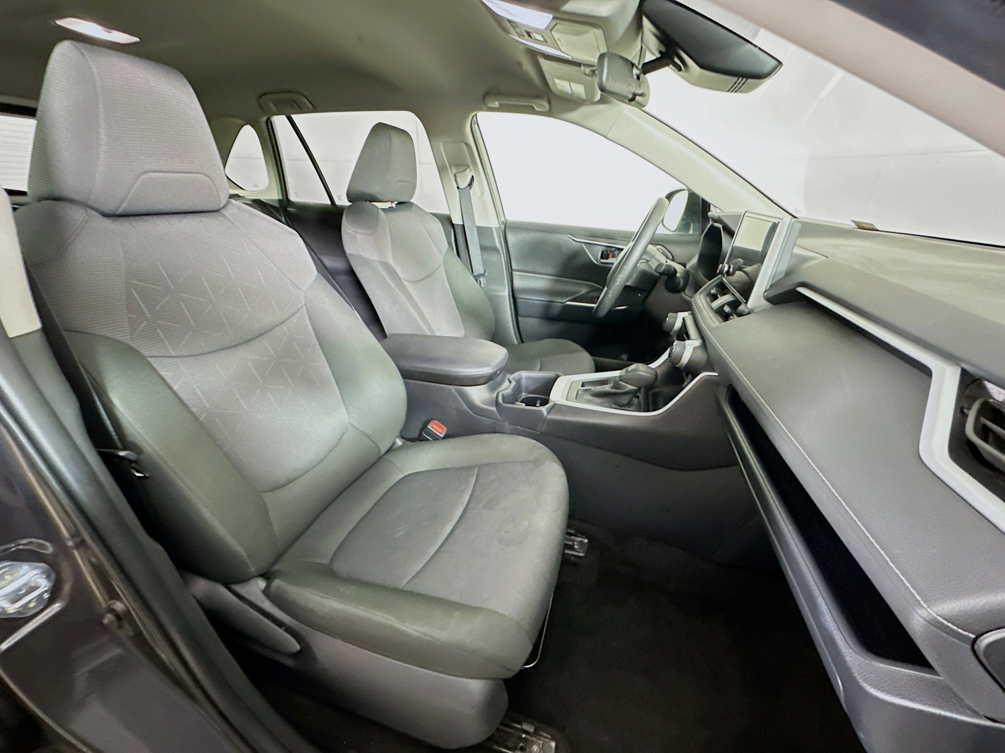 Used 2025 Toyota RAV4 XLE FWD image 29
