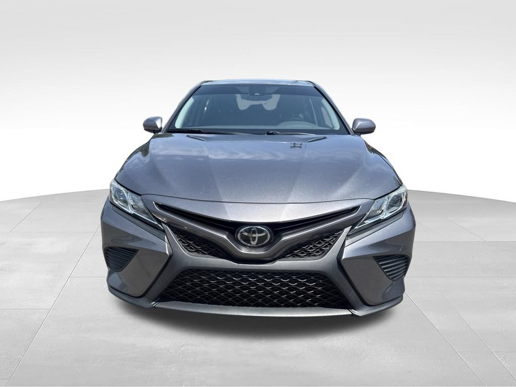 Used 2020 Toyota Camry SE FWD image 2