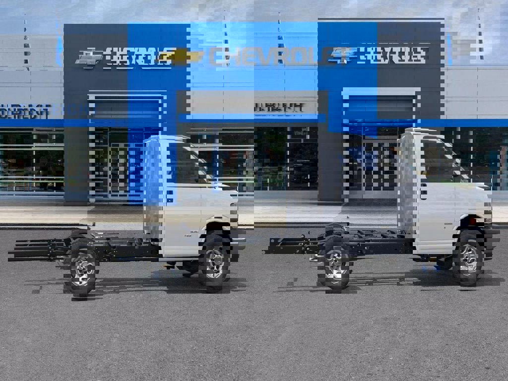 New 2026 Chevrolet Express 3500 image 5