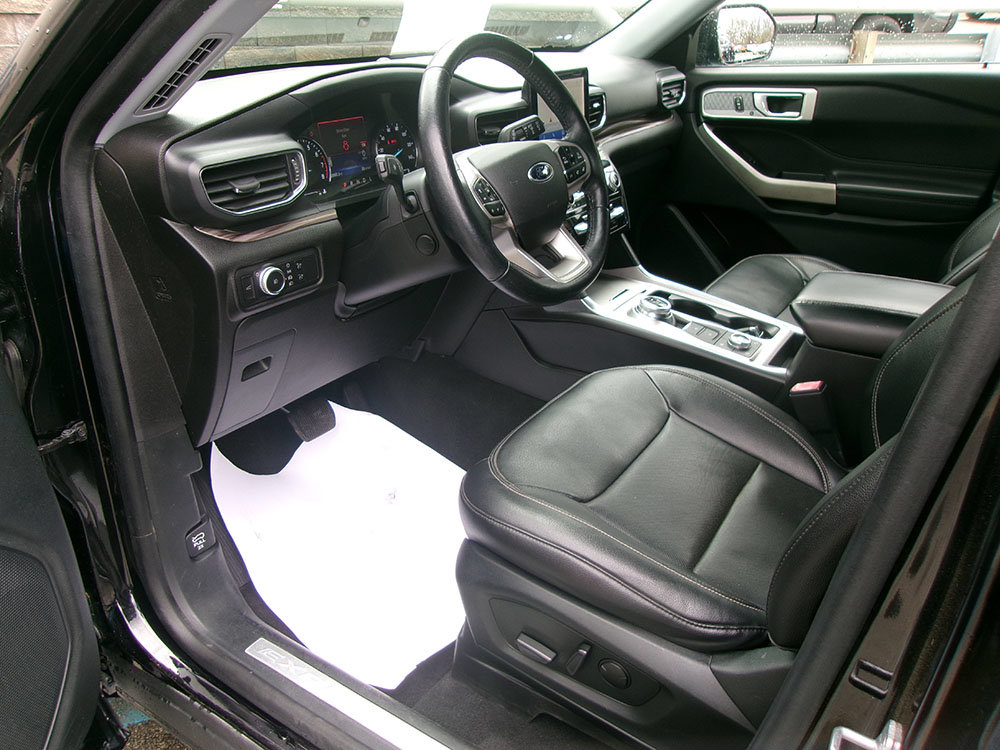 Used 2022 Ford Explorer Limited w/ Equipment Group 301A AWD/4WD image 15