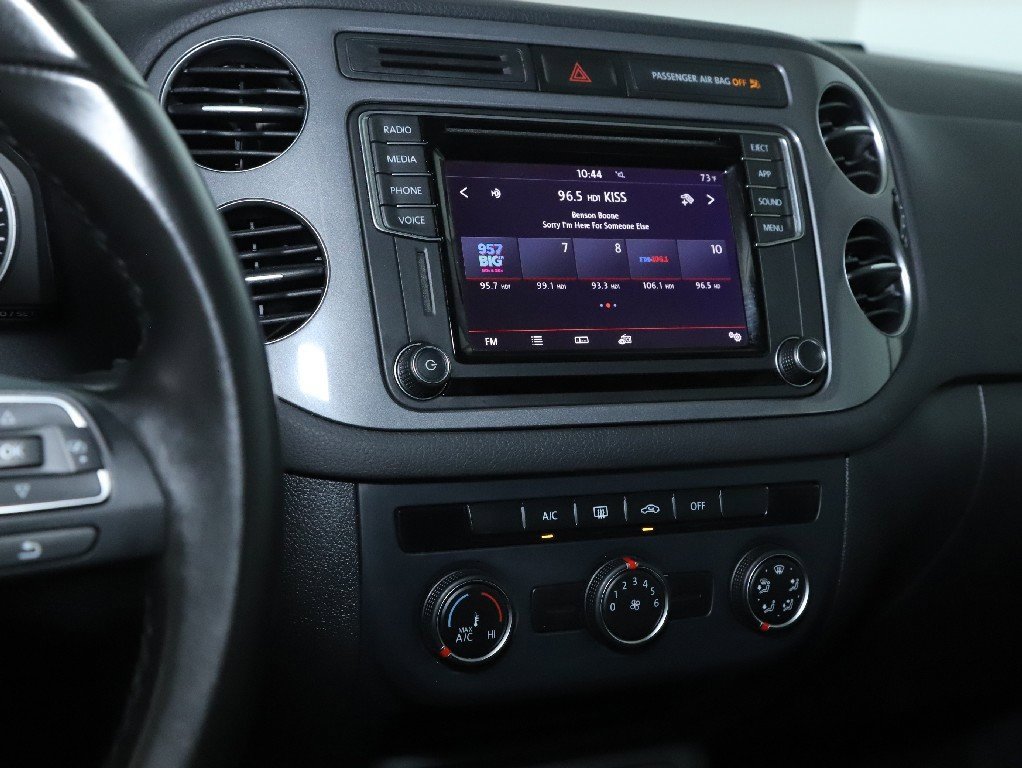 Used 2017 Volkswagen Tiguan Limited w/ Premium Package image 36