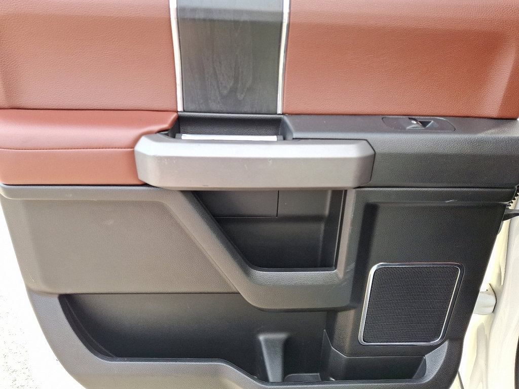 Used 2018 Ford F150 Platinum w/ Equipment Group 701A Luxury image 19