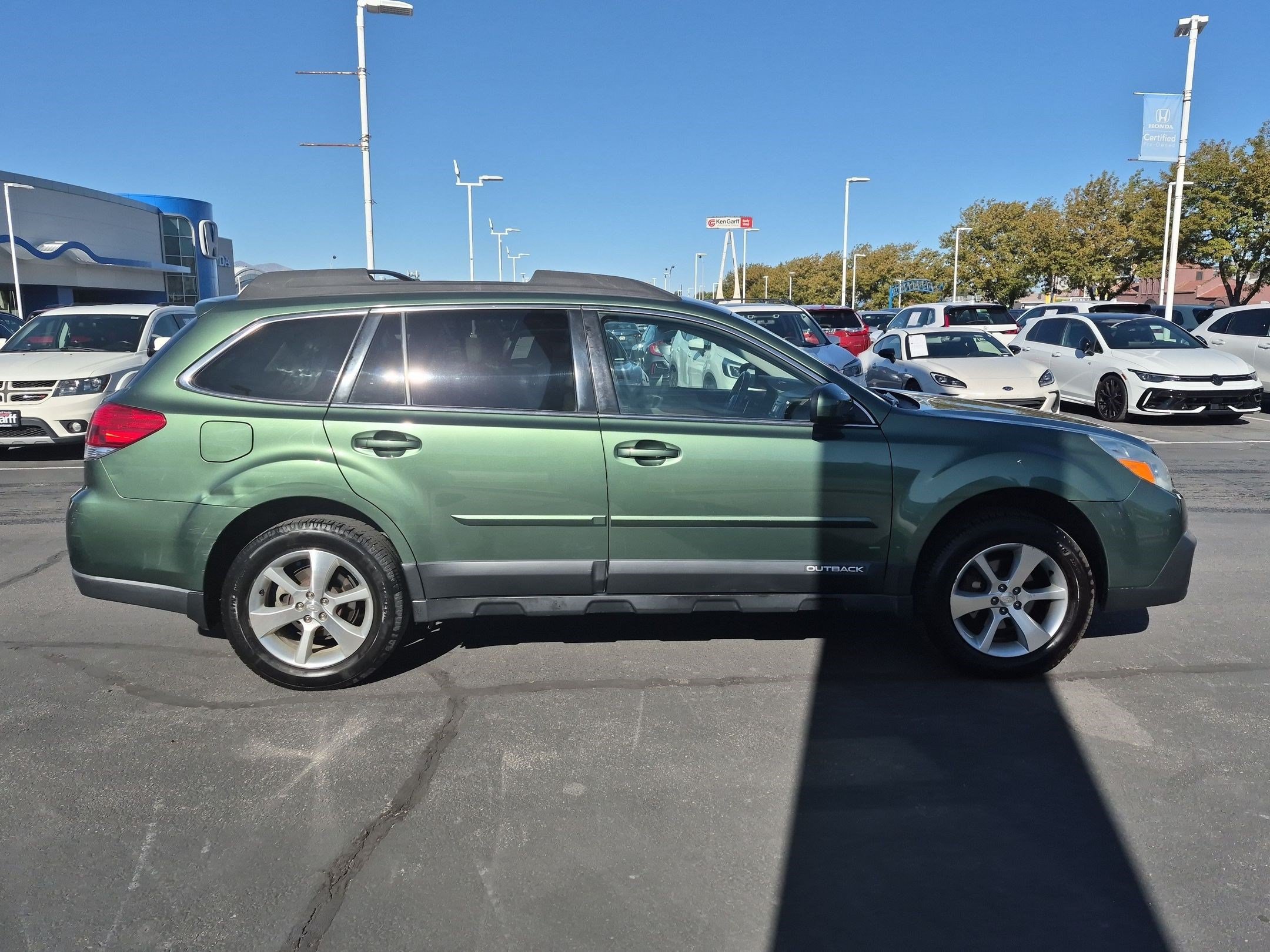 Used 2013 Subaru Outback 2.5i Limited AWD/4WD image 2