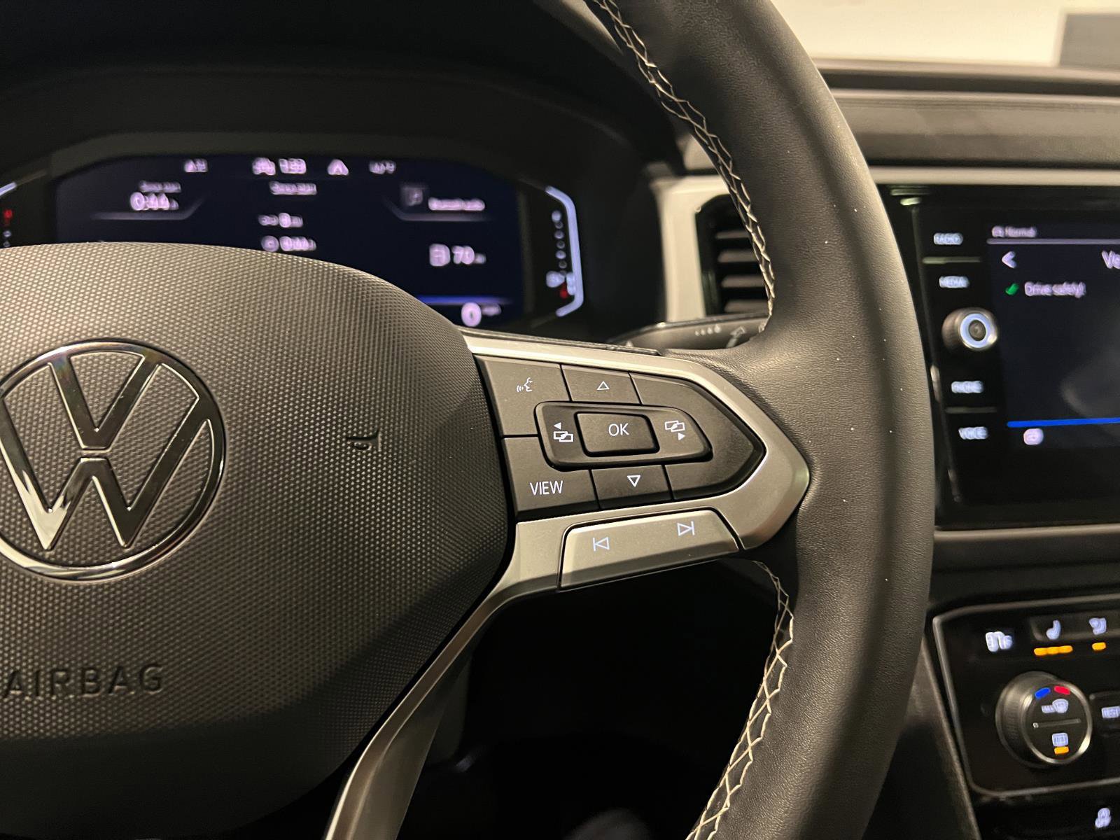 Used 2022 Volkswagen Atlas SE w/ Panoramic Sunroof Package image 14