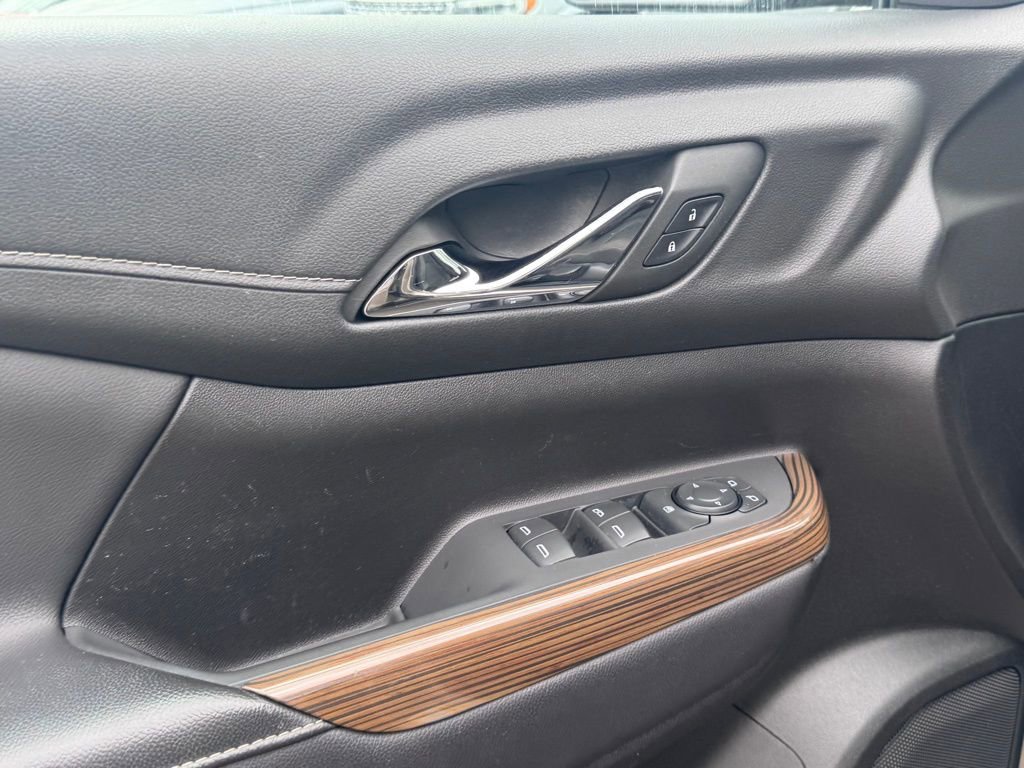 Used 2023 GMC Acadia SLE w/ LPO, Floor Liner Package FWD image 10