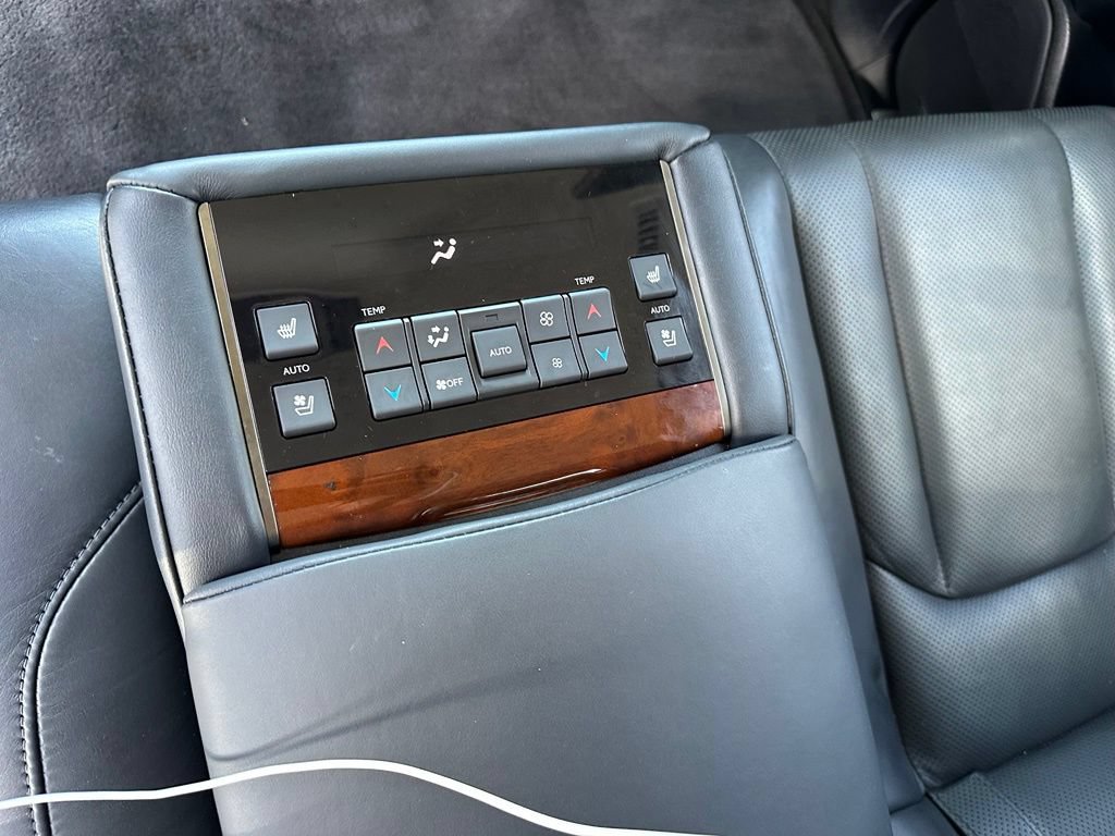 Used 2020 Lexus LX 570 4WD w/ Luxury Package image 32