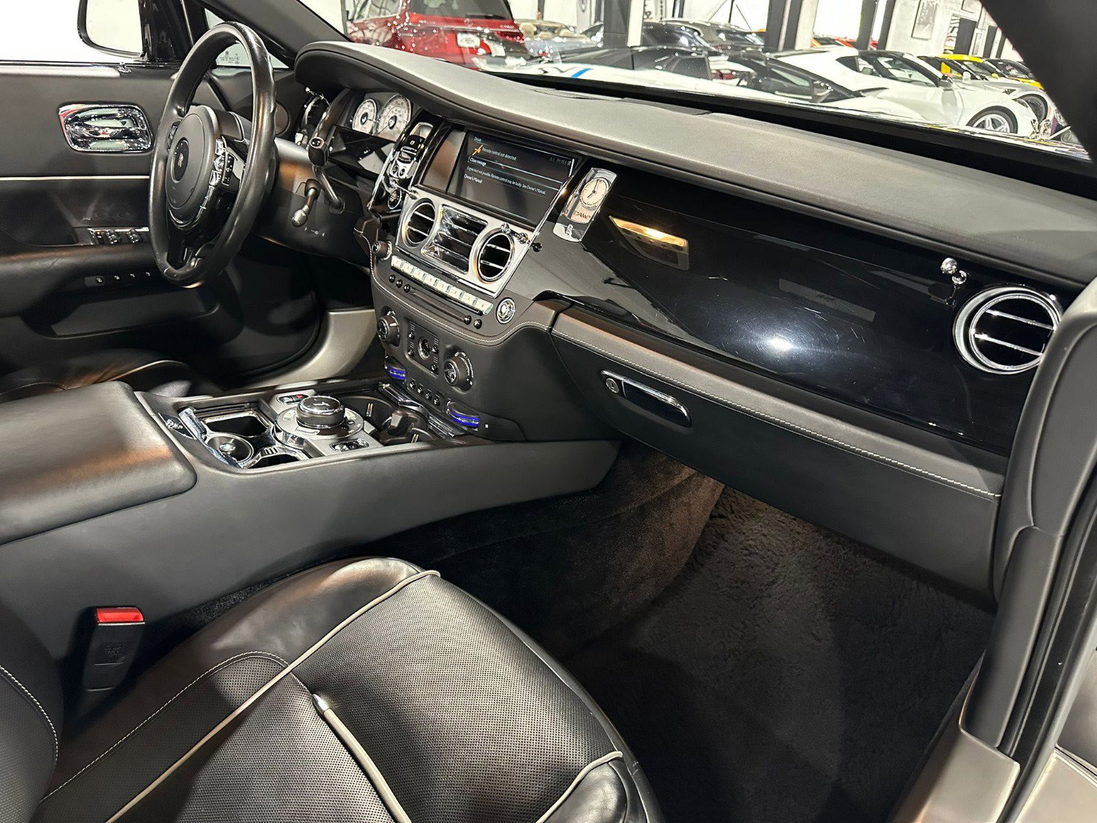 Used 2019 Rolls-Royce Dawn image 25