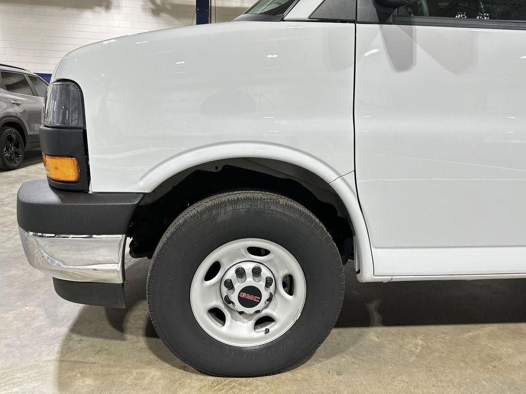 Used 2024 GMC Savana 2500 w/ Driver Convenience Package image 18