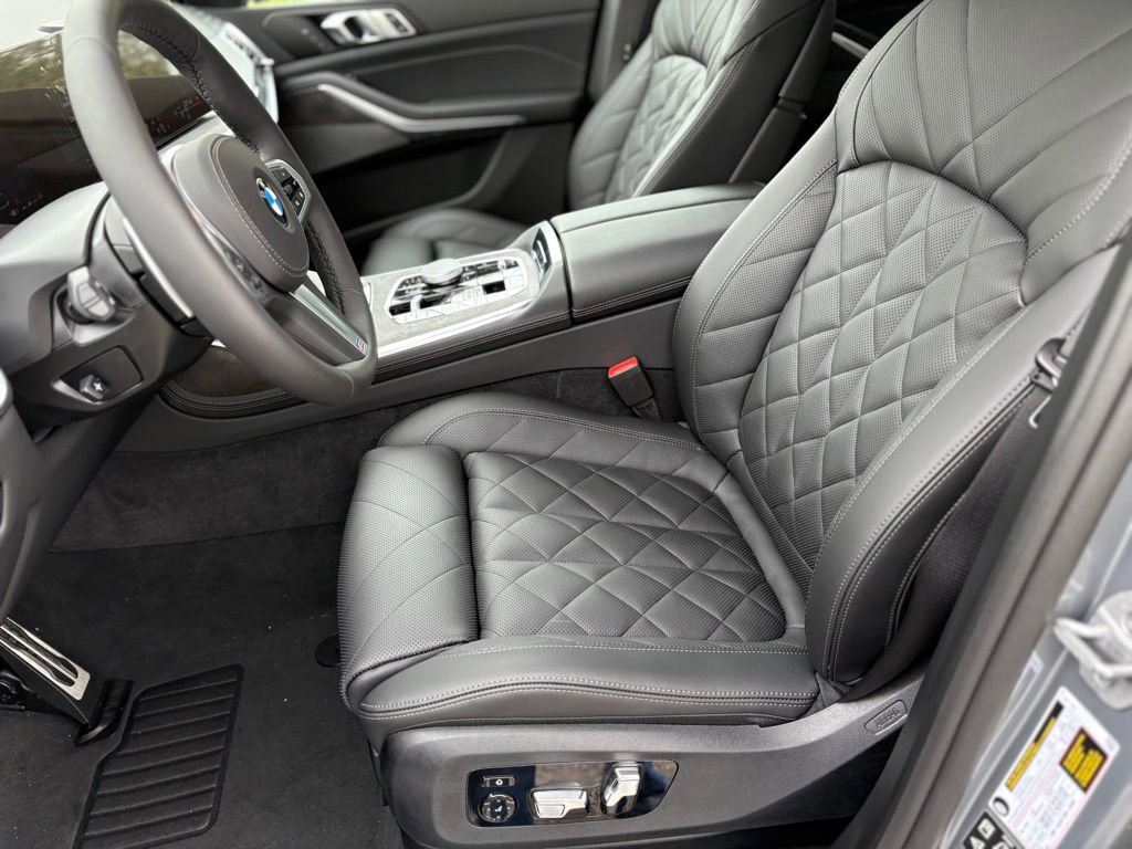 Used 2026 BMW X7 xDrive40i w/ M Sport Package image 13