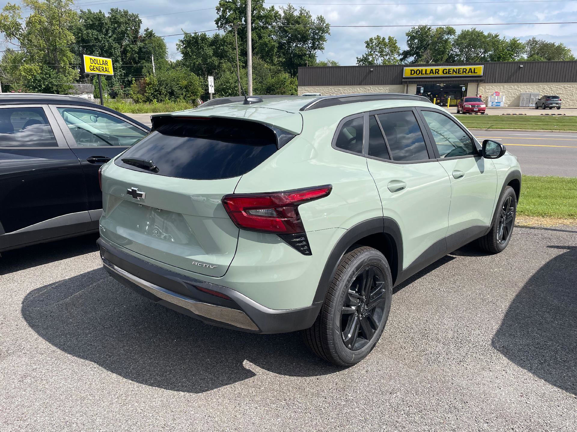 New 2025 Chevrolet Trax ACTIV w/ Sunroof Package image 3