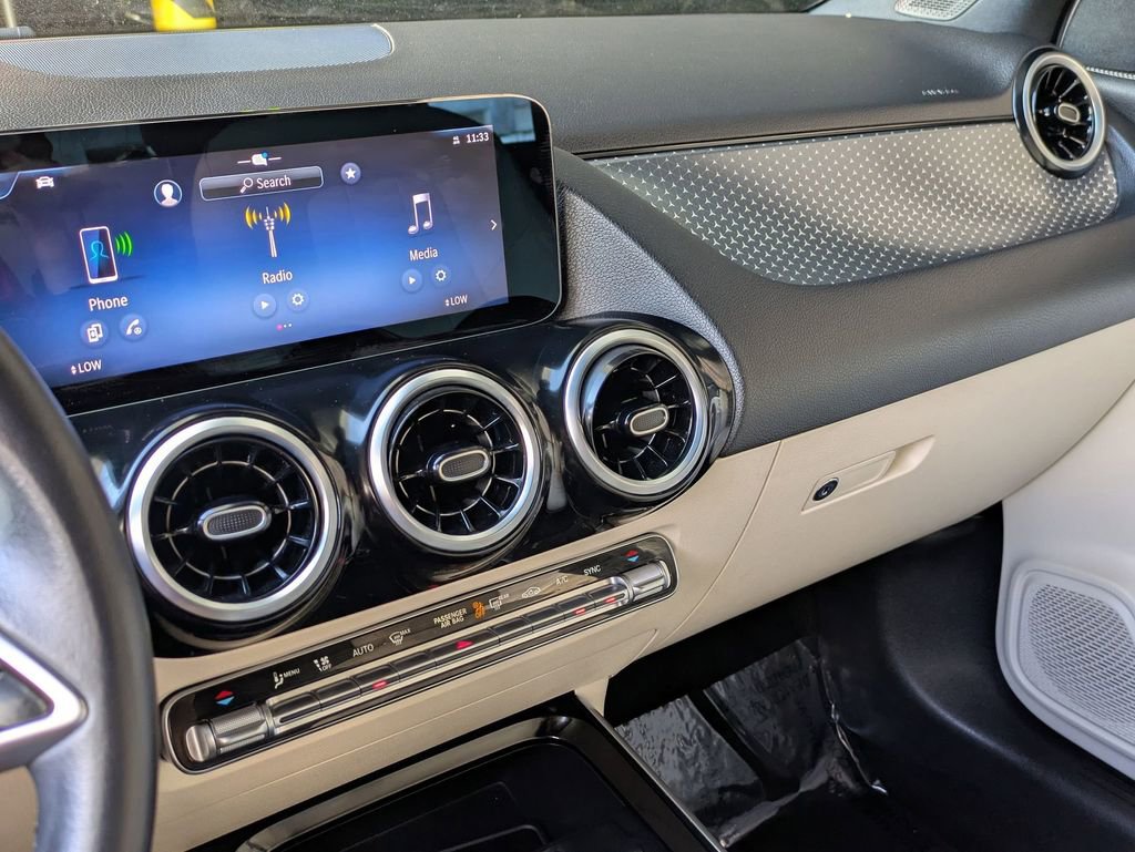 Used 2025 Mercedes-Benz GLA 250 4MATIC image 15