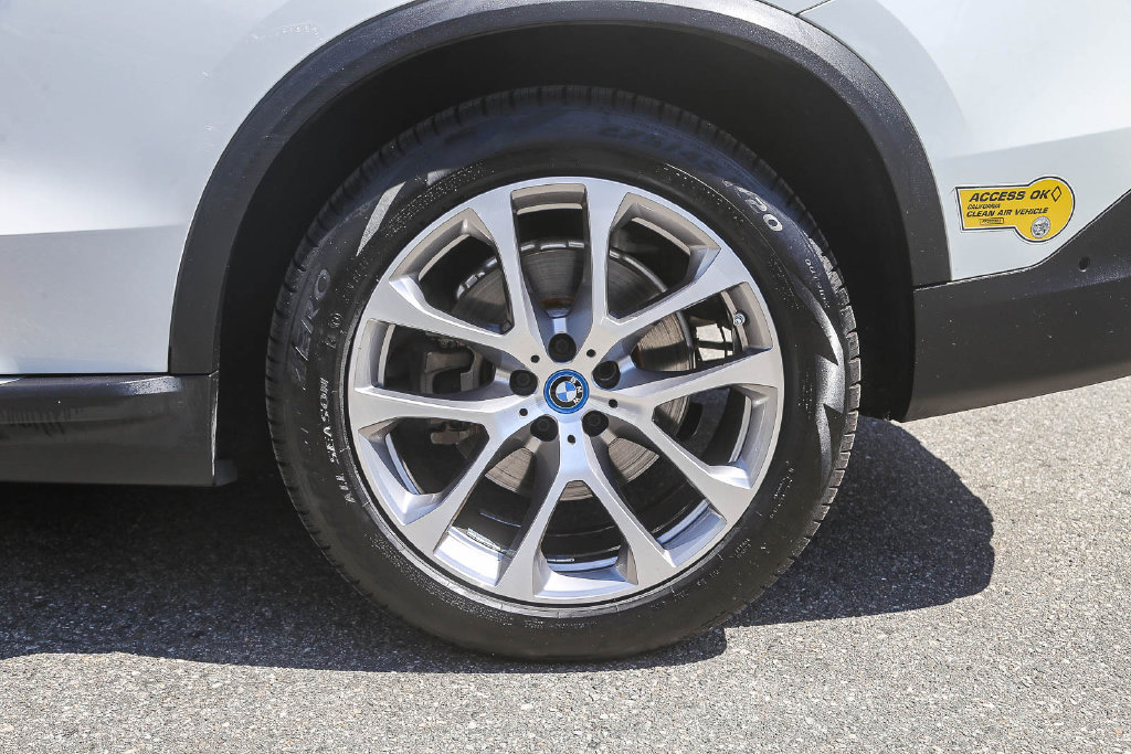Used 2022 BMW X5 xDrive45e w/ Premium Package AWD/4WD image 8