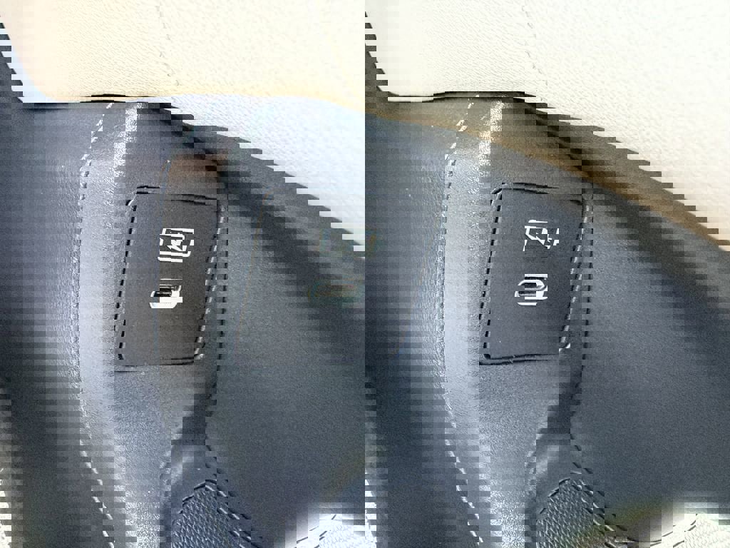 Used 2025 Honda HR-V LX image 33