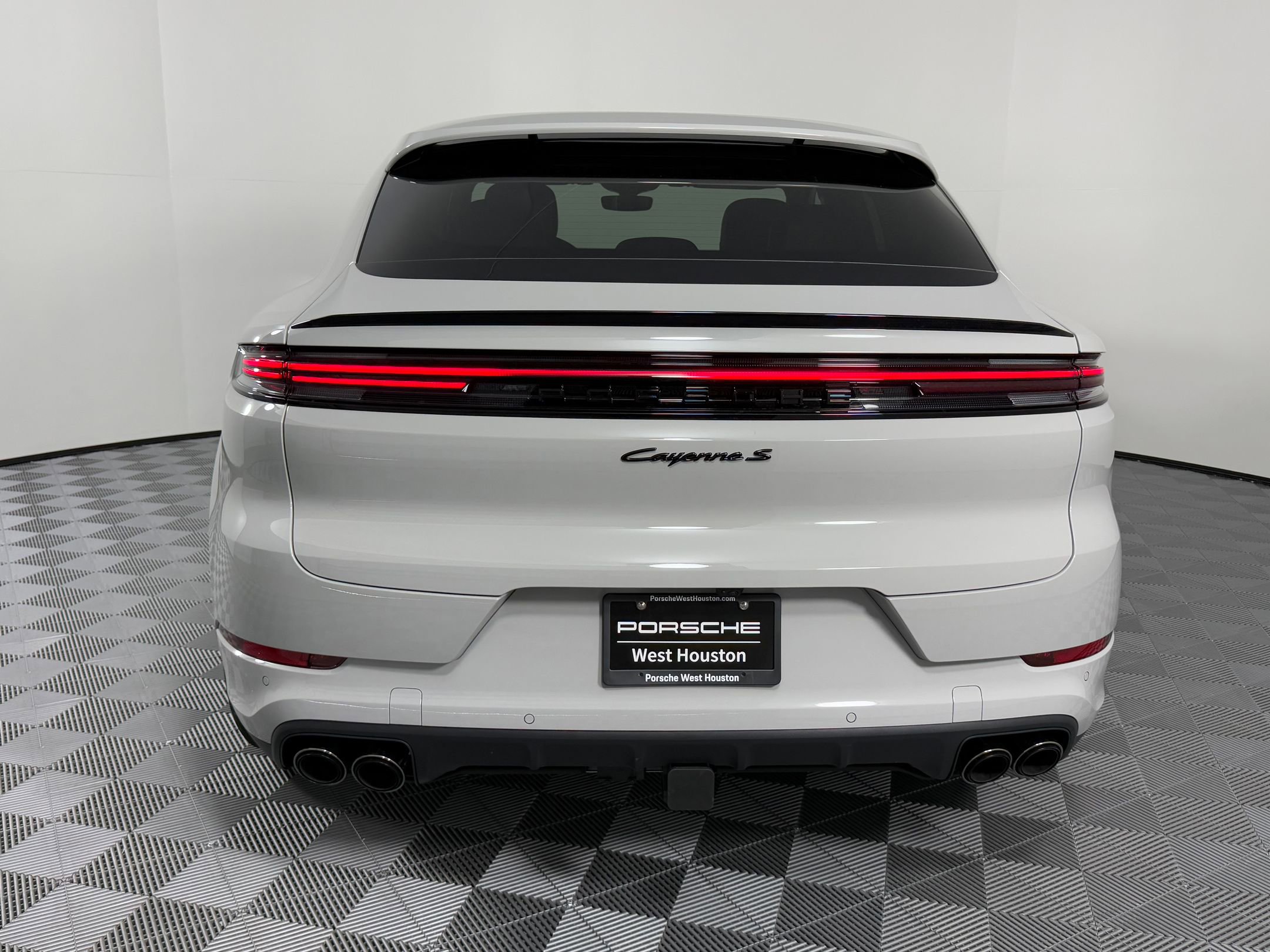 New 2026 Porsche Cayenne S image 10