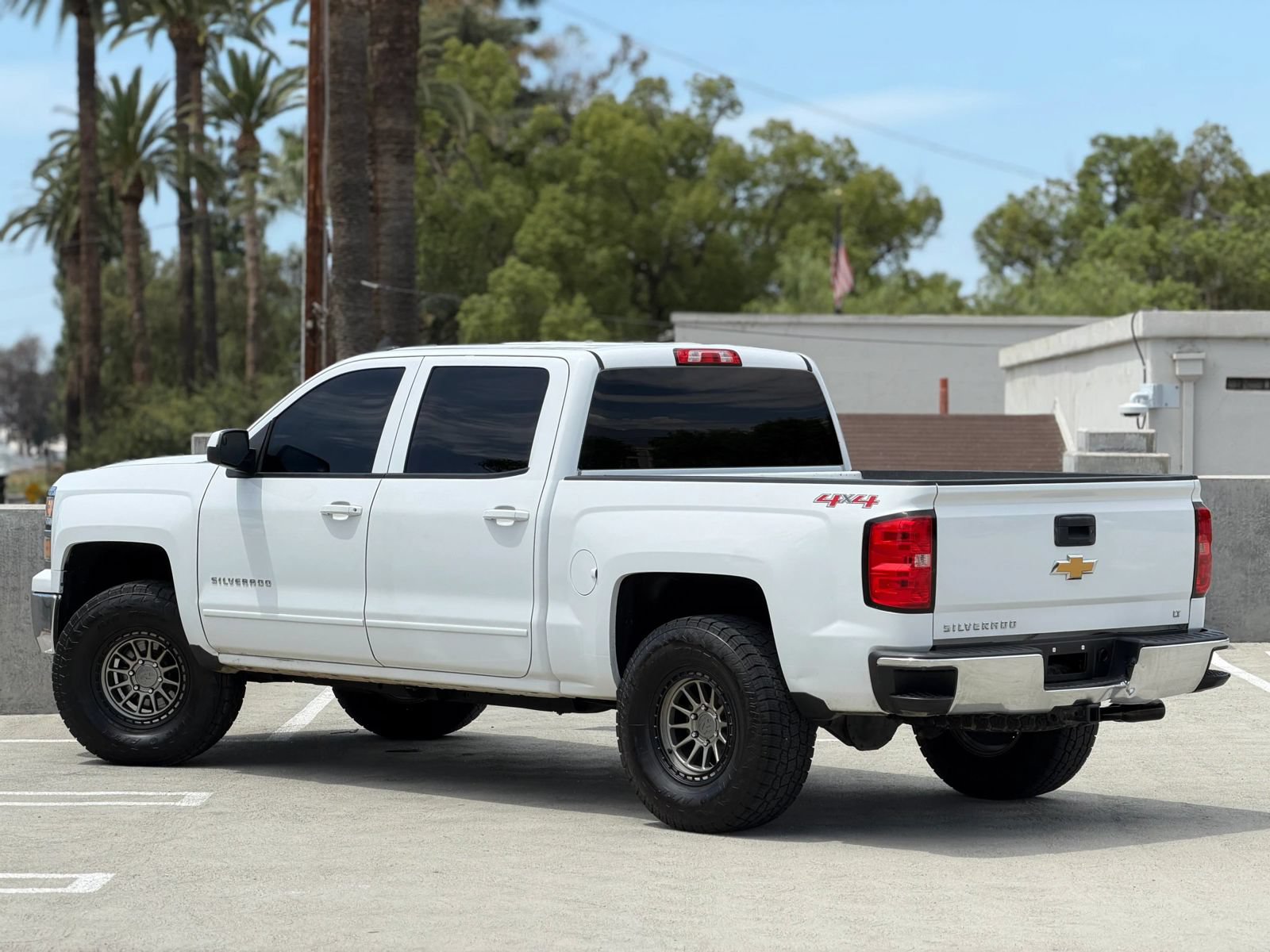 Used 2015 Chevrolet Silverado 1500 LT w/ LT Convenience Package AWD/4WD image 7