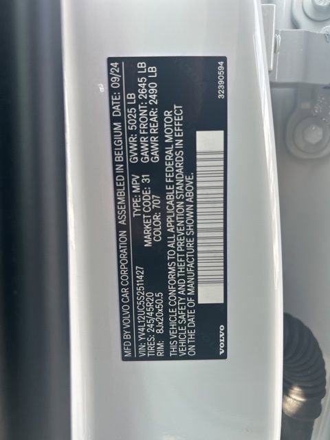 Certified 2025 Volvo XC40 B5 Plus image 27