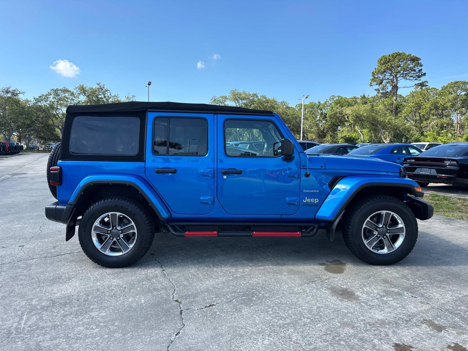 Used 2021 Jeep Wrangler Unlimited Sahara AWD/4WD image 2