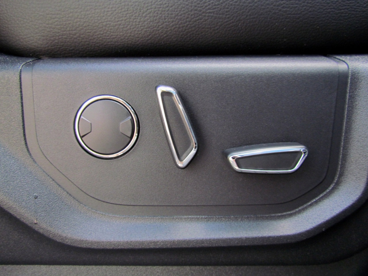 Used 2017 Ford F150 Lariat image 23