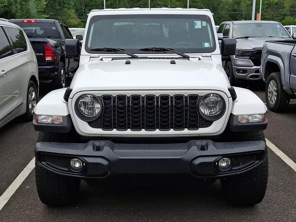 Used 2024 Jeep Gladiator Sport AWD/4WD image 3