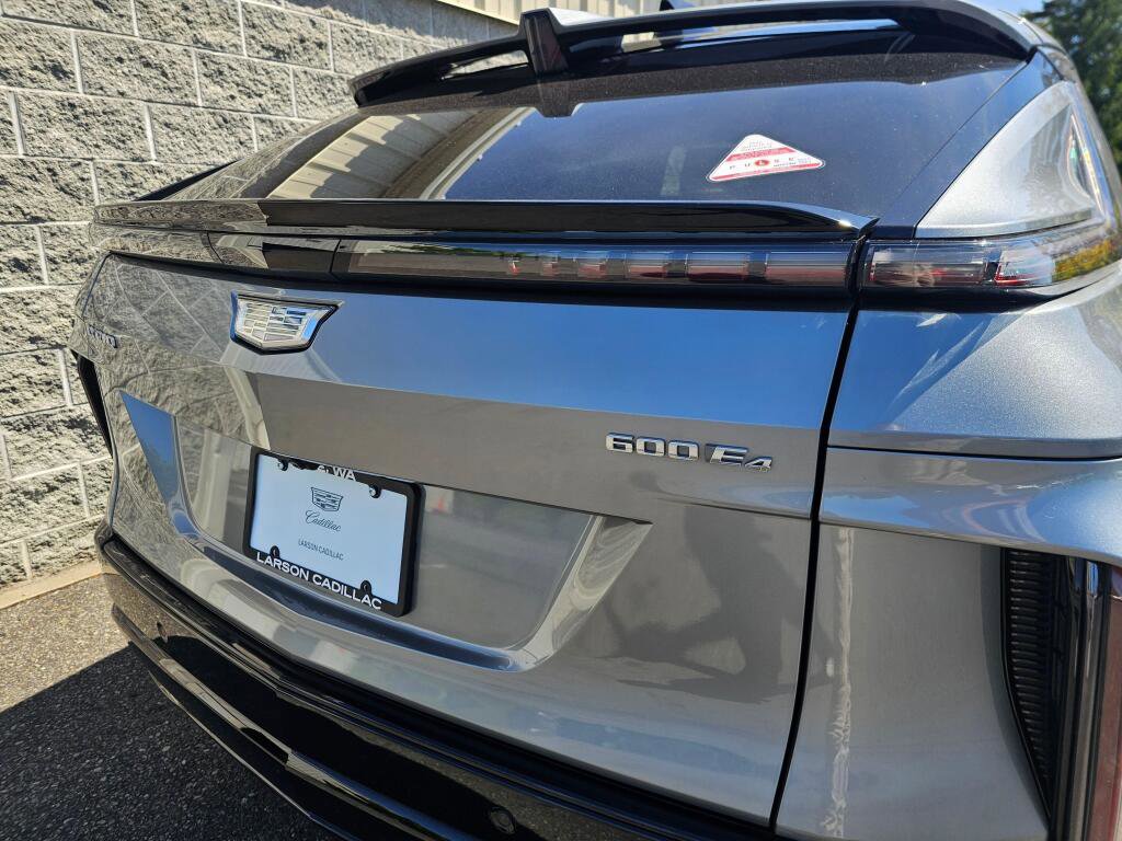 Used 2024 Cadillac Lyriq Sport AWD/4WD image 17