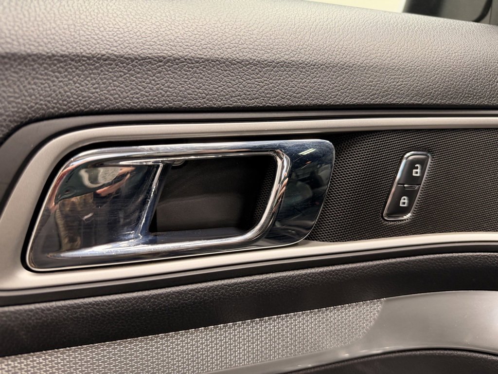 Used 2017 Ford Explorer XLT w/ Equipment Group 202A image 21