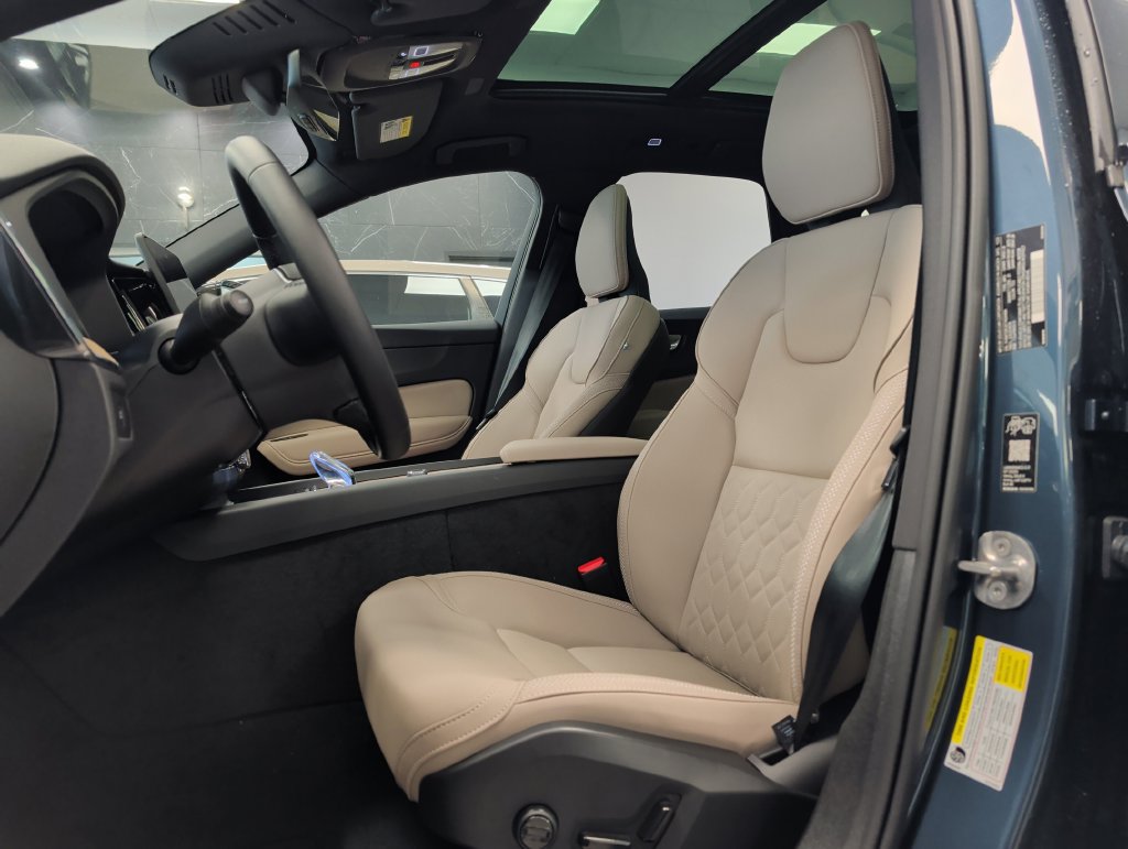 New 2026 Volvo XC60 B5 Plus w/ Protection Package Premier AWD/4WD image 10