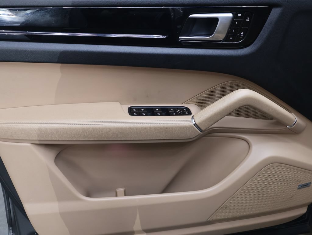 Used 2020 Porsche Cayenne AWD/4WD image 15