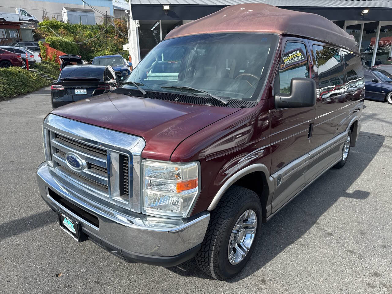 Used 2011 Ford E-150 and Econoline 150 w/ Premium Van Group image 1
