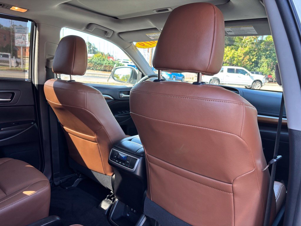 Used 2019 Toyota Highlander Limited FWD image 26