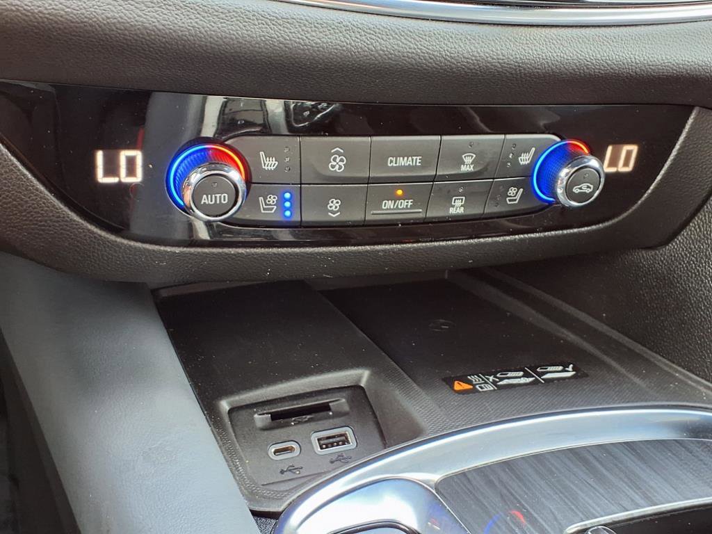 Used 2024 Buick Enclave Premium image 11